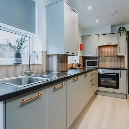 Townhouse House Ideal Contractors In 럭비 외부 사진