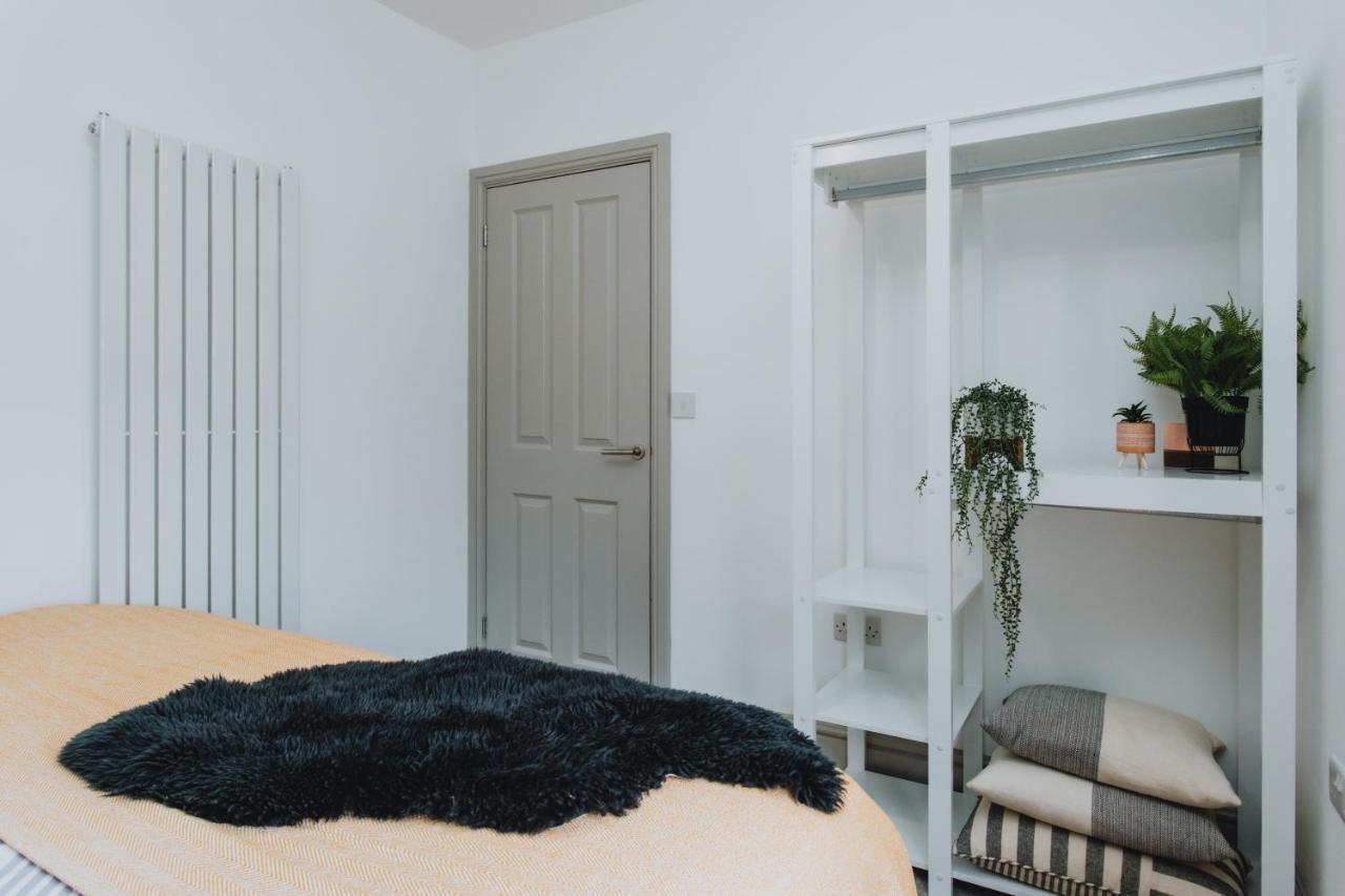 Townhouse House Ideal Contractors In 럭비 외부 사진