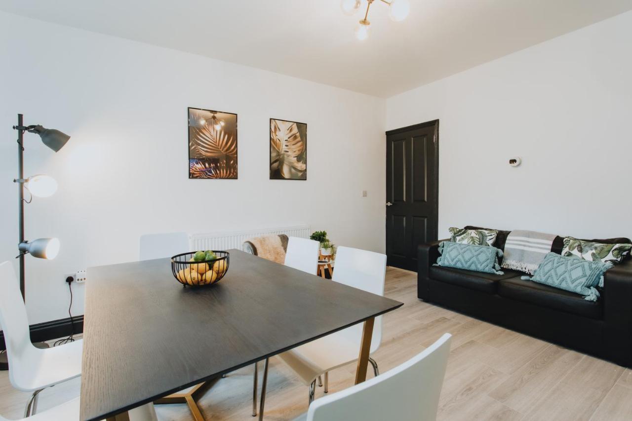 Townhouse House Ideal Contractors In 럭비 외부 사진