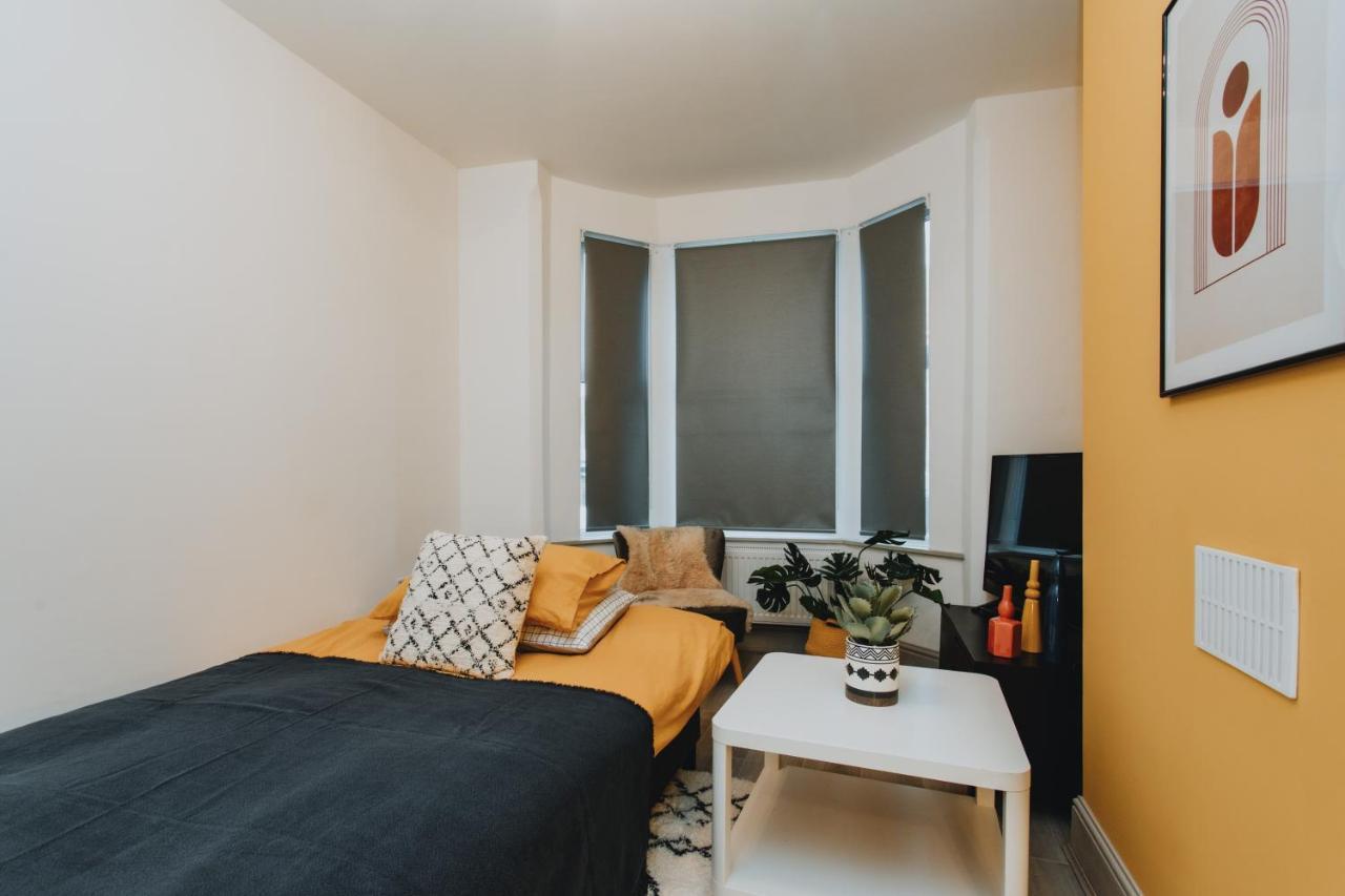 Townhouse House Ideal Contractors In 럭비 외부 사진