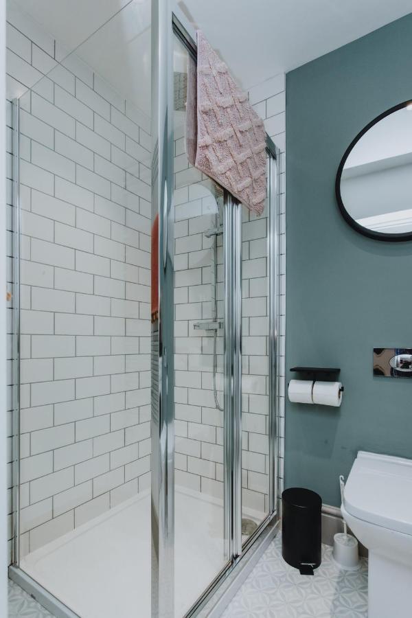 Townhouse House Ideal Contractors In 럭비 외부 사진