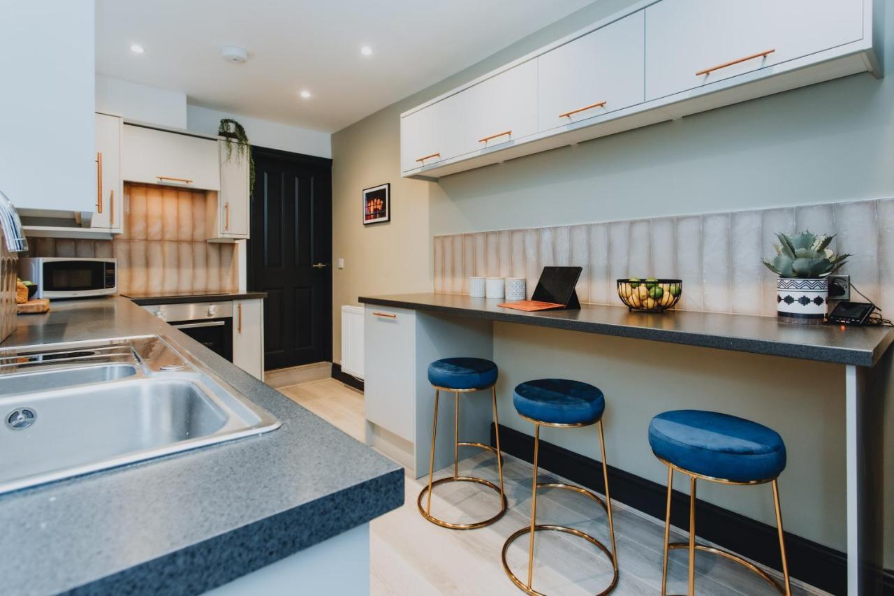 Townhouse House Ideal Contractors In 럭비 외부 사진