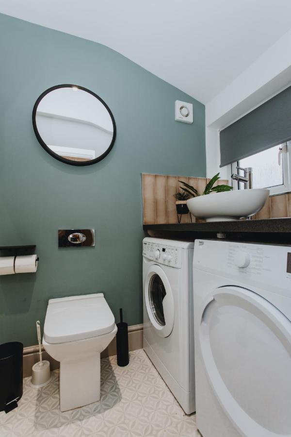 Townhouse House Ideal Contractors In 럭비 외부 사진