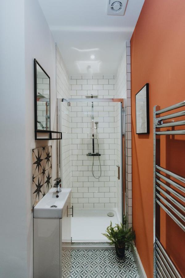 Townhouse House Ideal Contractors In 럭비 외부 사진